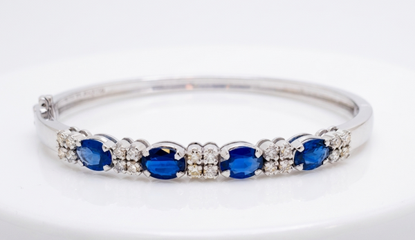 BLUE SAPPHIRE  & DIAMOND BANGLE AD NO. 2659